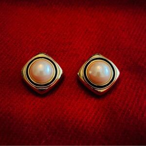 Joan Rivers Forever Faux Pearl & Black Enamel Clip-on Earrings -Mint Condition
